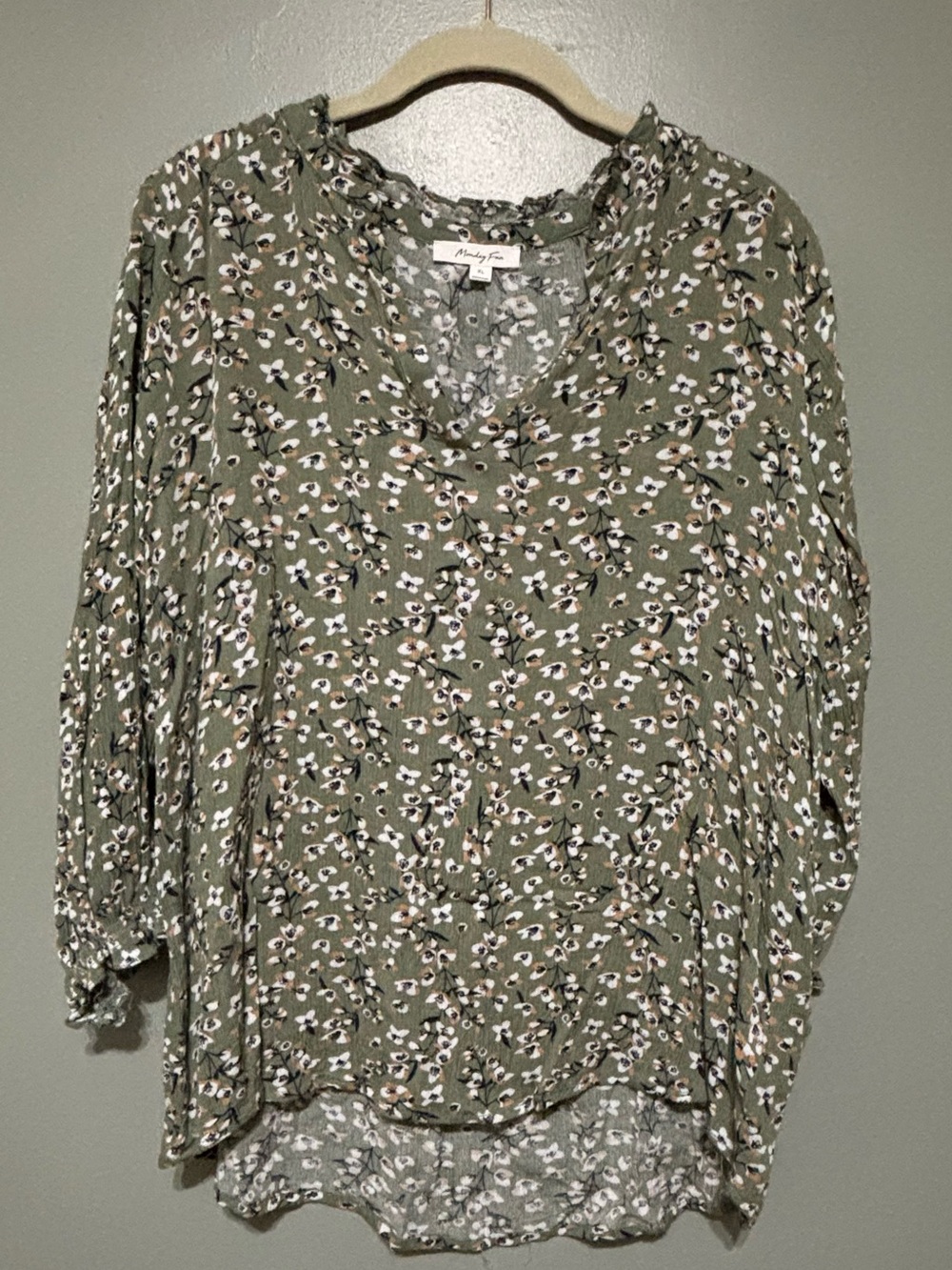 Monday Fun XL Sage Green Floral Ruffle Sleeve Rayon Blouse